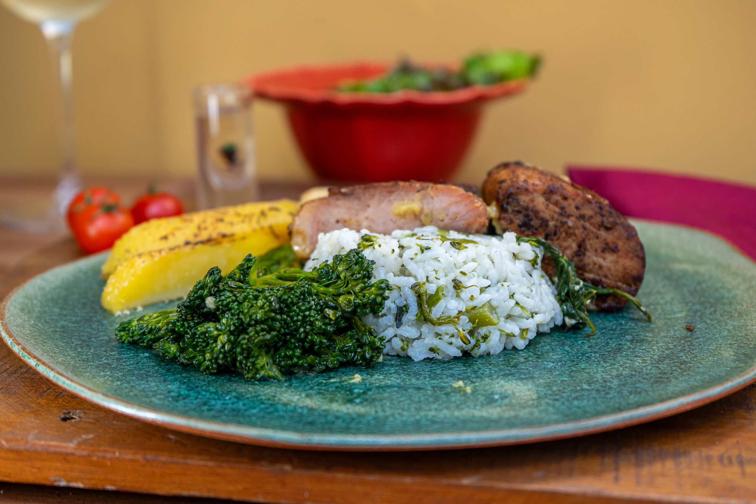 ALCATRA SUÍNA COCÇÃO SOUS VIDE ARROZ DE BRÓCOLIS E BATATA RUSTÍC - Imagem 2