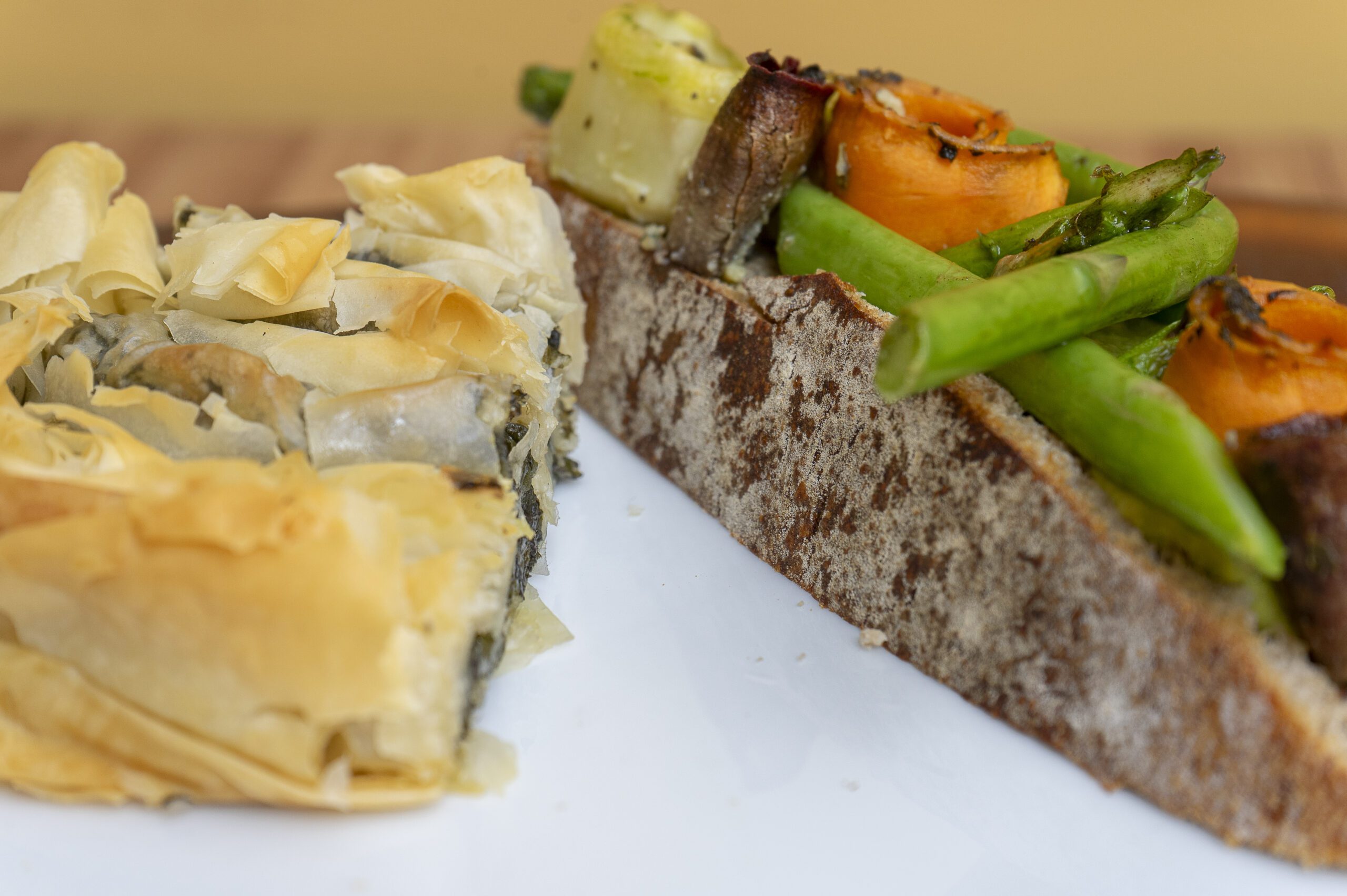 Tartines de Aspargo e Vegetais Spalakopitas, Espinafre e Queijo Feta - Imagem 3